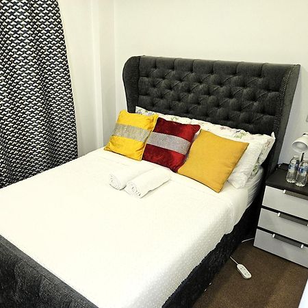 London Sleephouse Partying Is Not Allowed Pls Екстер'єр фото