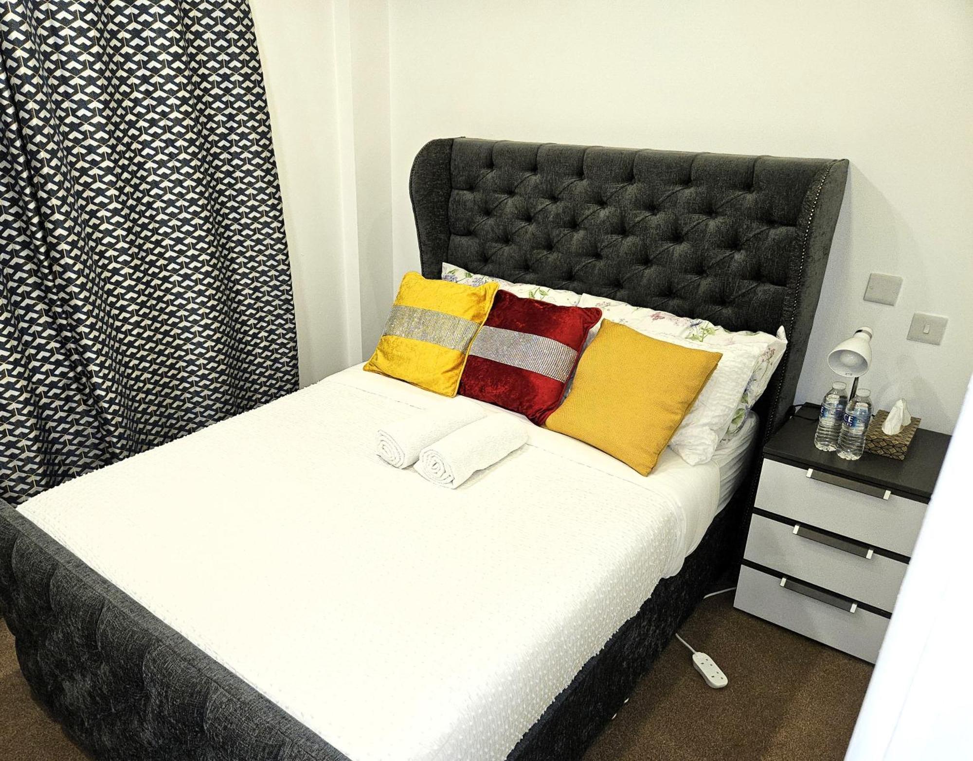 London Sleephouse Partying Is Not Allowed Pls Екстер'єр фото