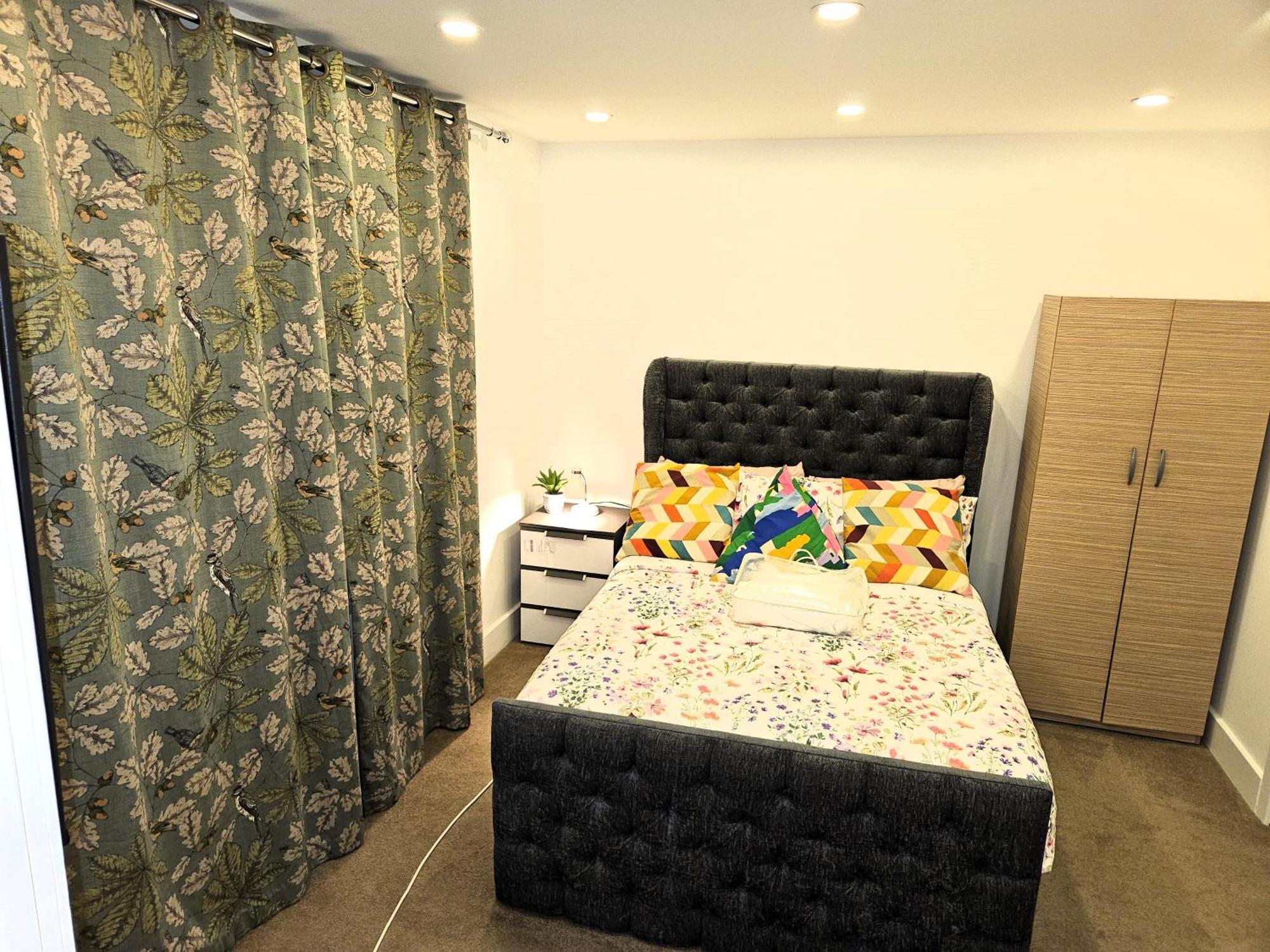 London Sleephouse Partying Is Not Allowed Pls Екстер'єр фото